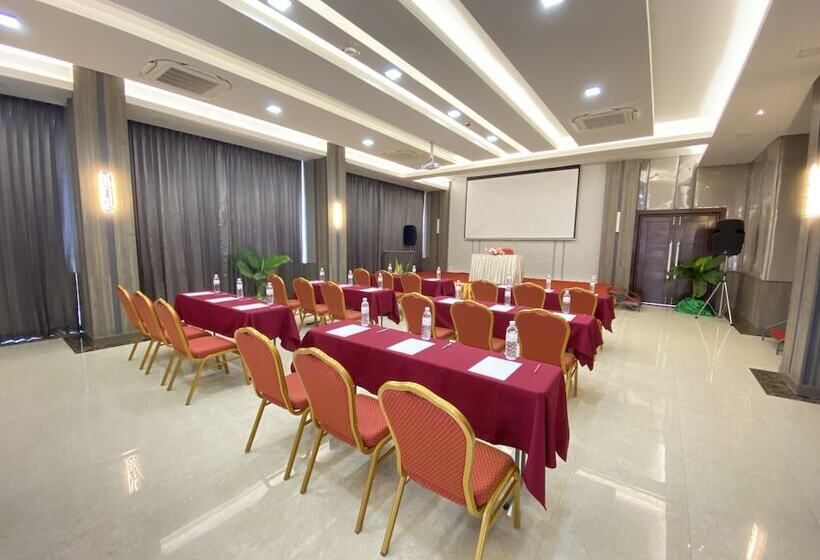 酒店 Vareena Palace