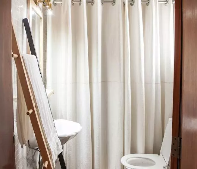 تختخواب و صبحانه The Nest Rugando