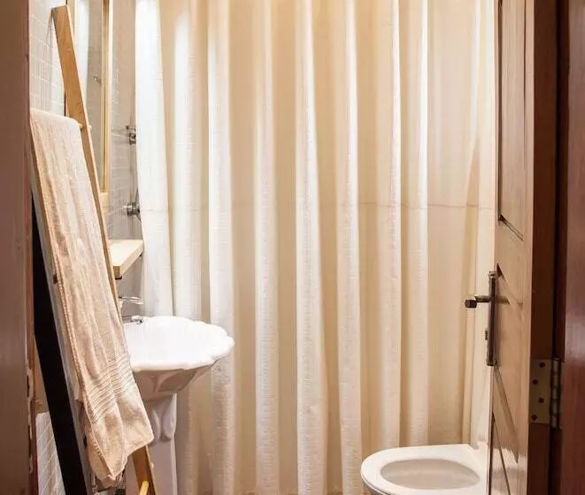 تختخواب و صبحانه The Nest Rugando