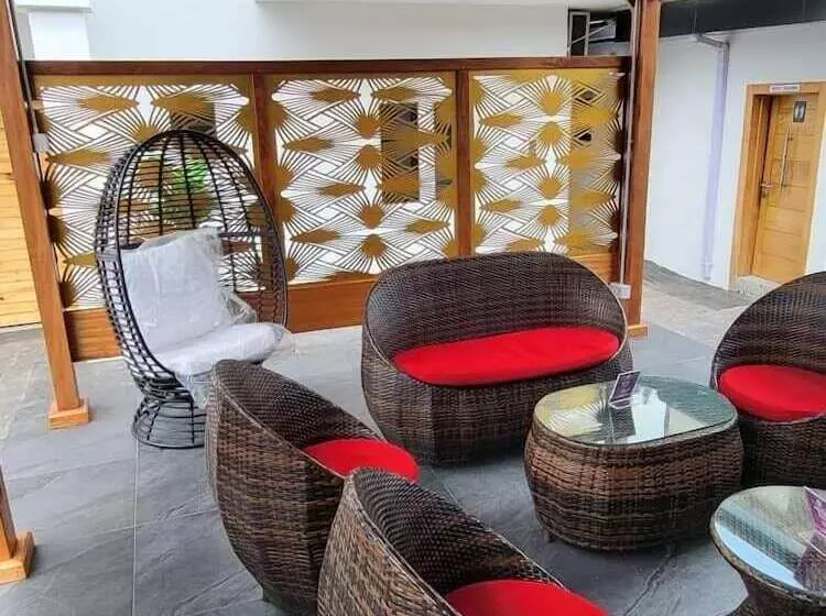 هتل Luxol Homes And Suites