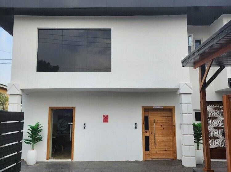 هتل Luxol Homes And Suites