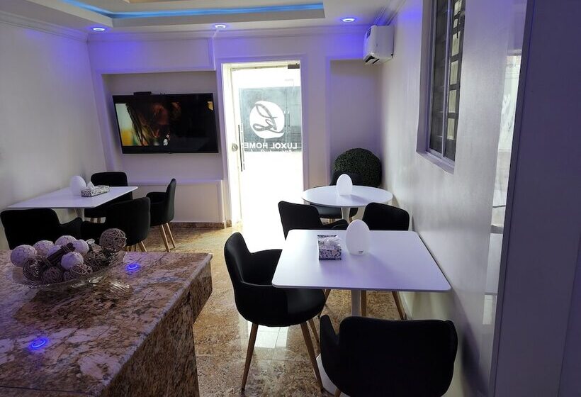 هتل Luxol Homes And Suites