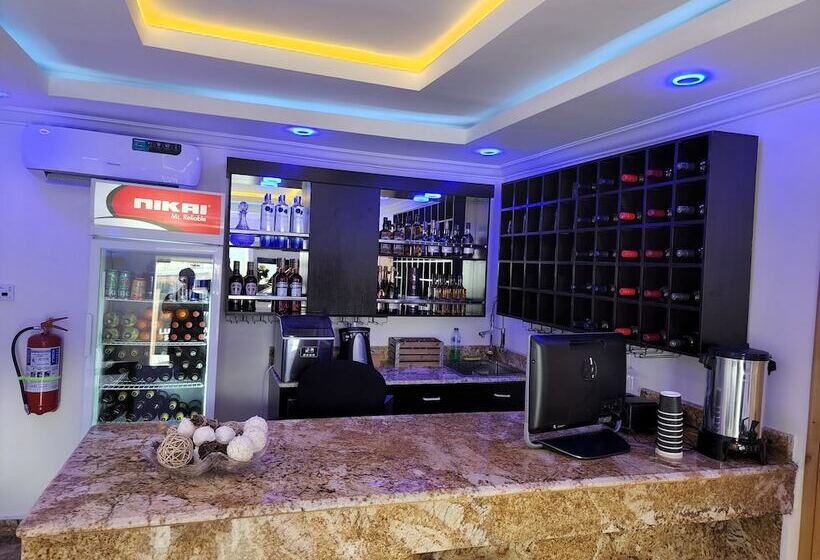 هتل Luxol Homes And Suites