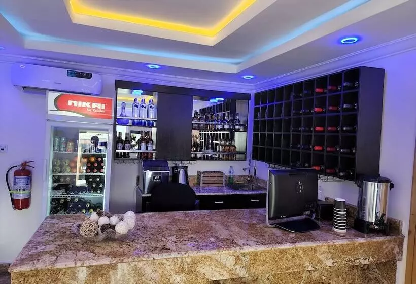 هتل Luxol Homes And Suites