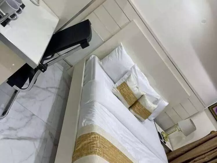 هتل Luxol Homes And Suites