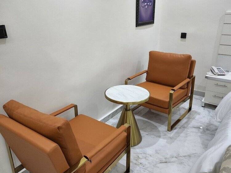 هتل Luxol Homes And Suites