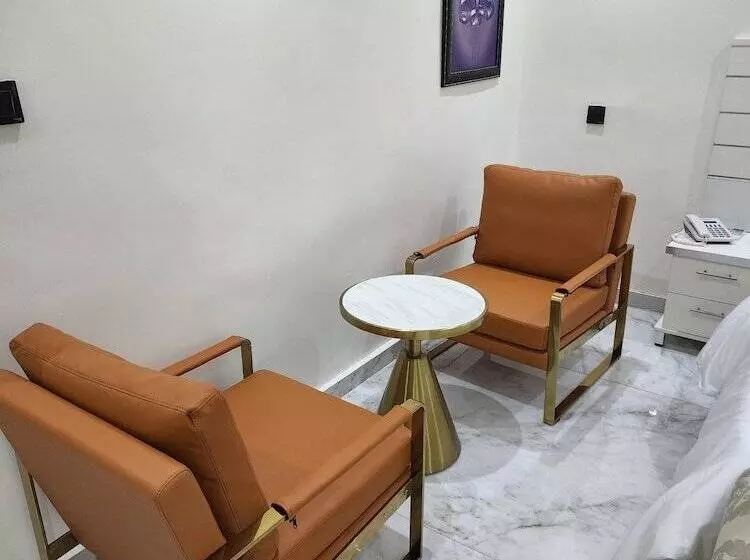 هتل Luxol Homes And Suites