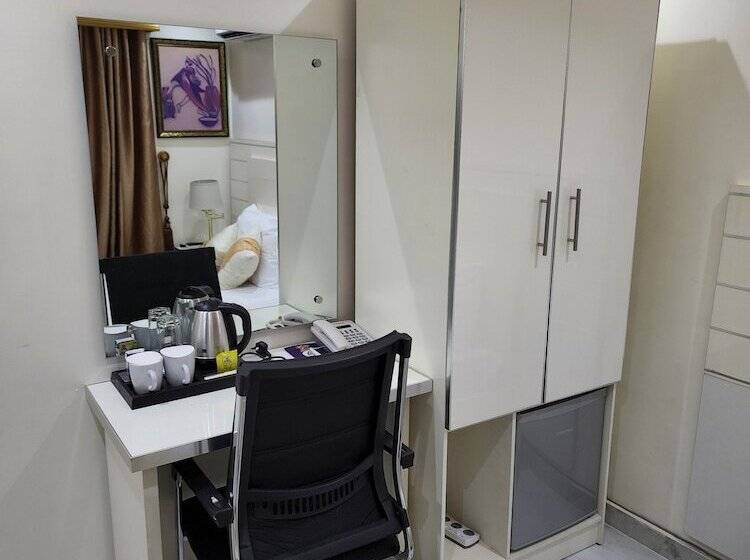 هتل Luxol Homes And Suites