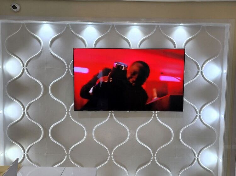 هتل Luxol Homes And Suites