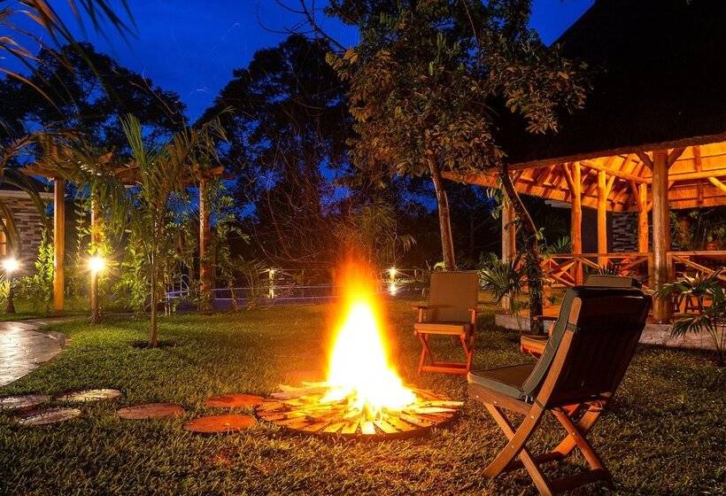 هتل Chimpundu Lodge