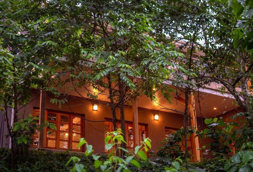 هتل Chimpundu Lodge