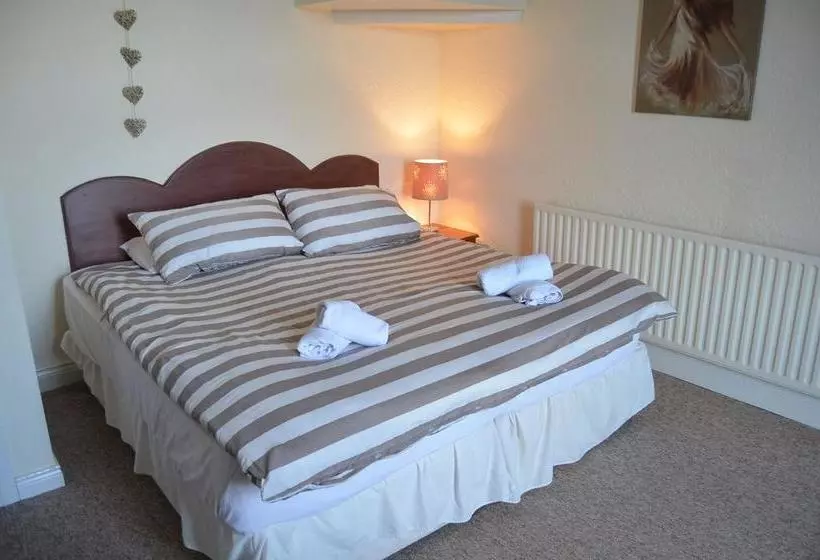 Aamiaismajoitus (B&B) Breezemount House