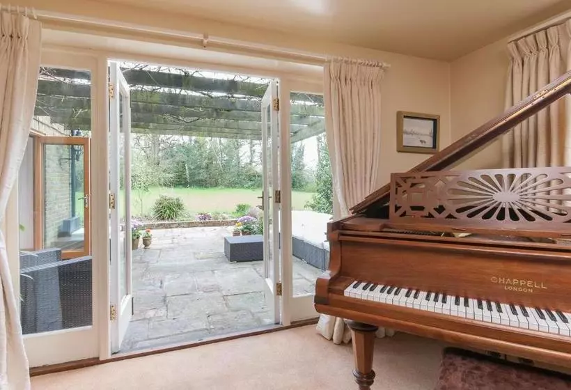 ベッドアンドブレックファースト Field Green Oast