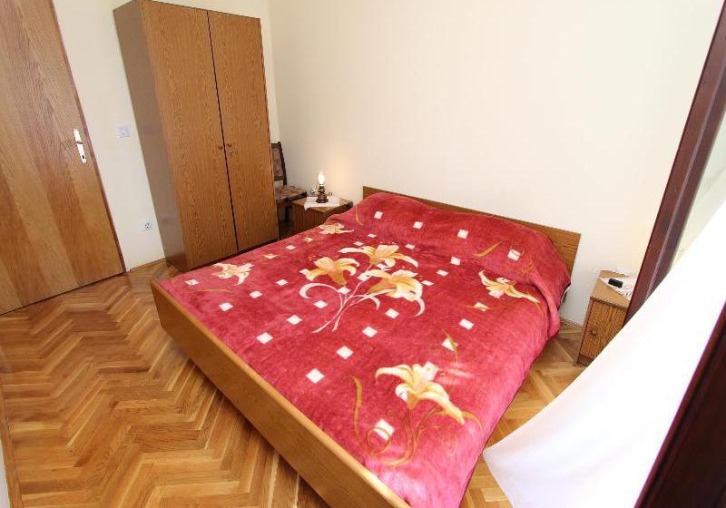 호텔 Apartments Antonija