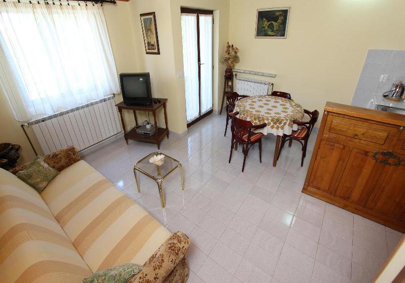 호텔 Apartments Antonija