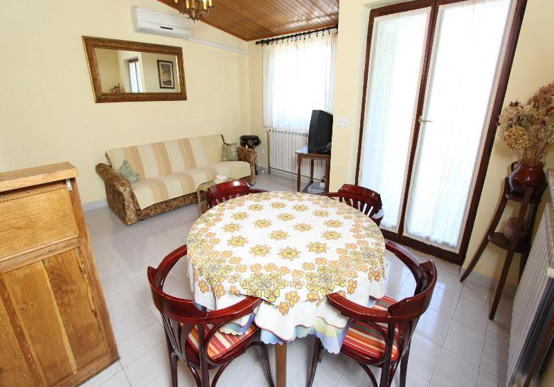 호텔 Apartments Antonija