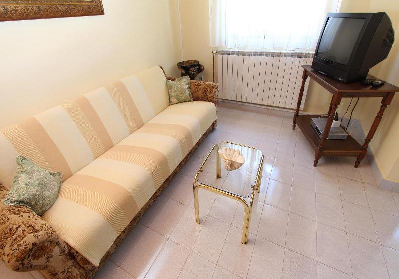 호텔 Apartments Antonija