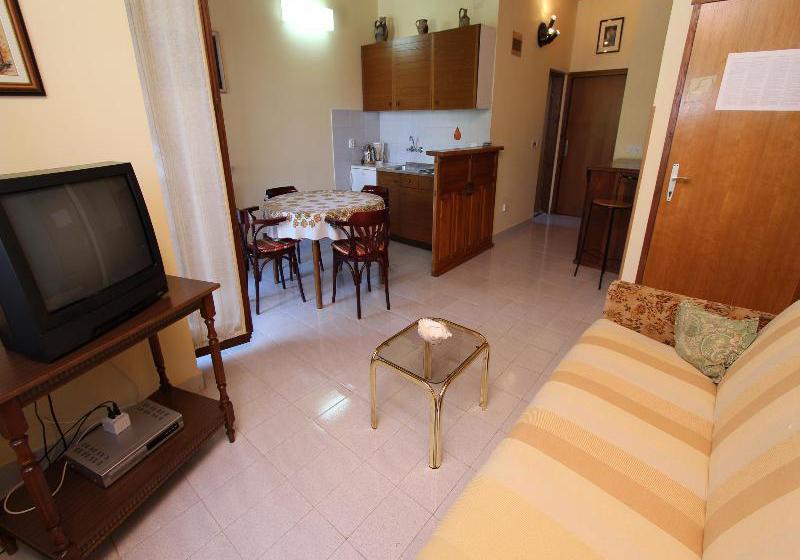 호텔 Apartments Antonija