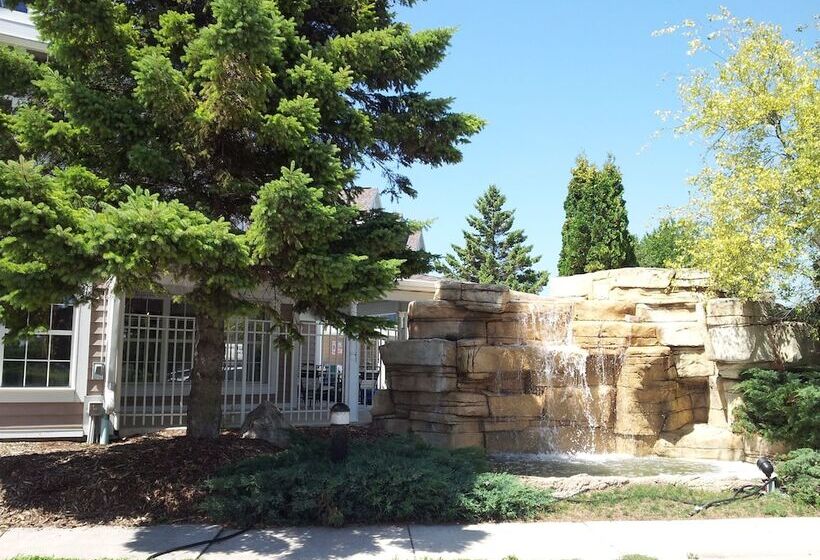 Отель Bridgeport Waterfront Resort