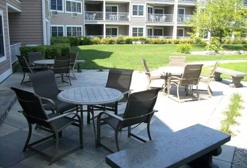 Hotelli Bridgeport Waterfront Resort