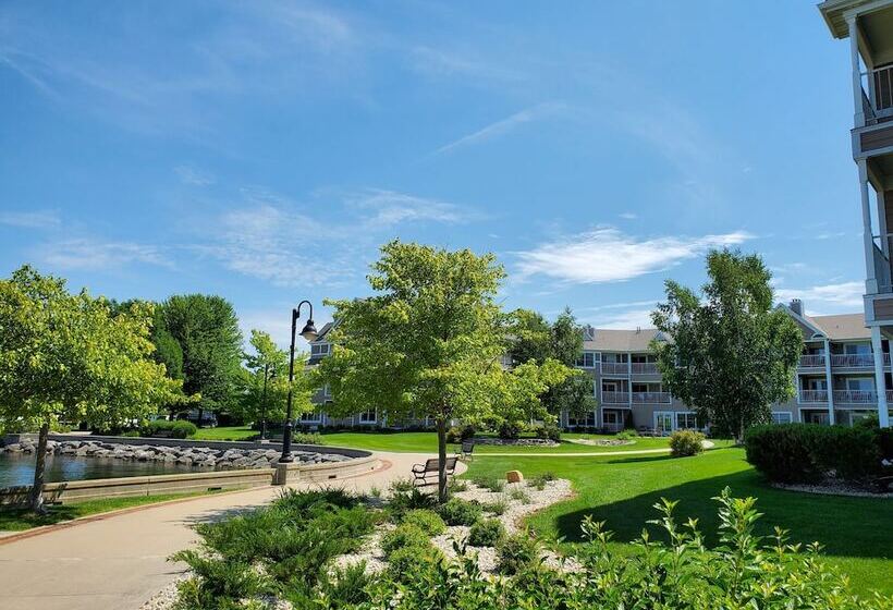 Отель Bridgeport Waterfront Resort