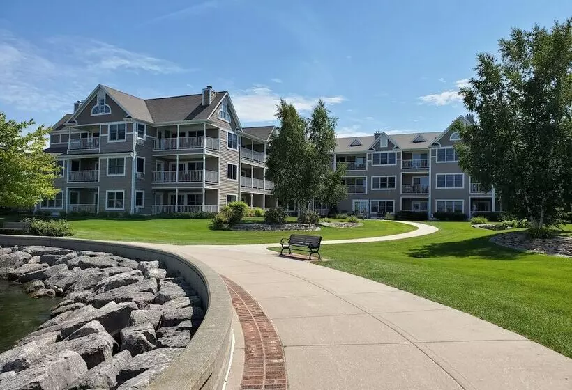 Hotelli Bridgeport Waterfront Resort