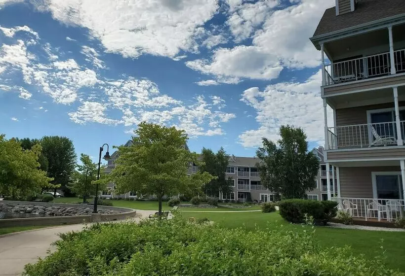 Hotelli Bridgeport Waterfront Resort