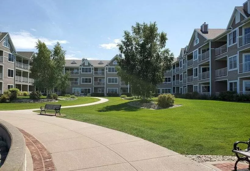 Hotelli Bridgeport Waterfront Resort