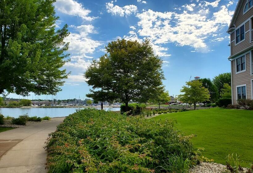 Отель Bridgeport Waterfront Resort