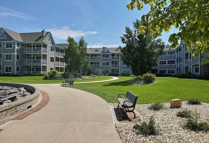 Отель Bridgeport Waterfront Resort