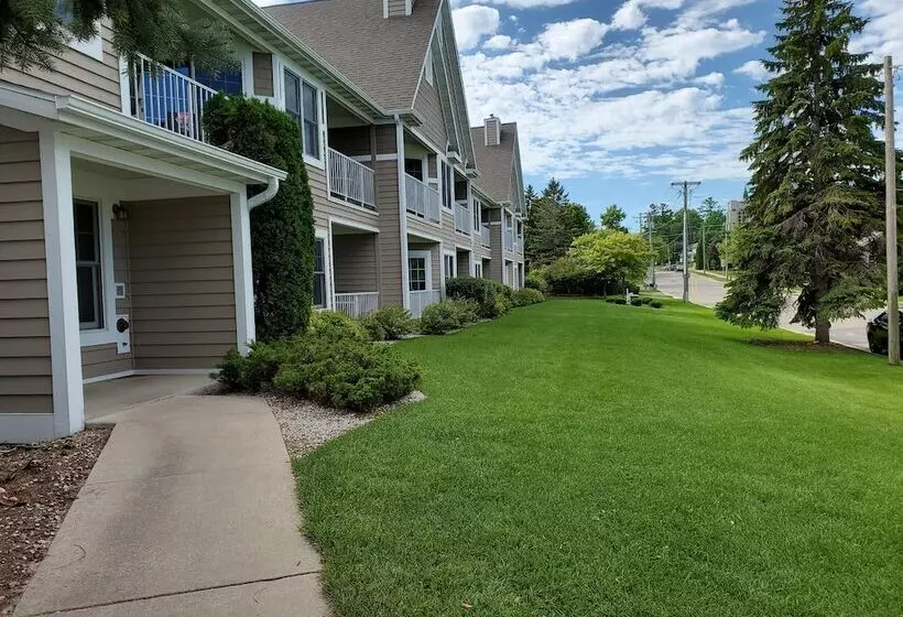 Hotelli Bridgeport Waterfront Resort