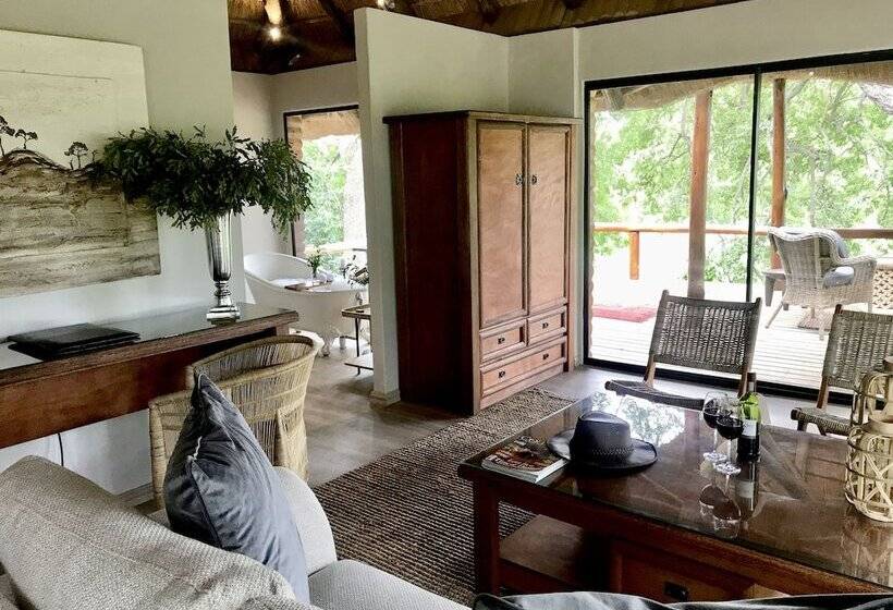 בית מלון כפרי Karongwe Portfolio   Karongwe River Lodge