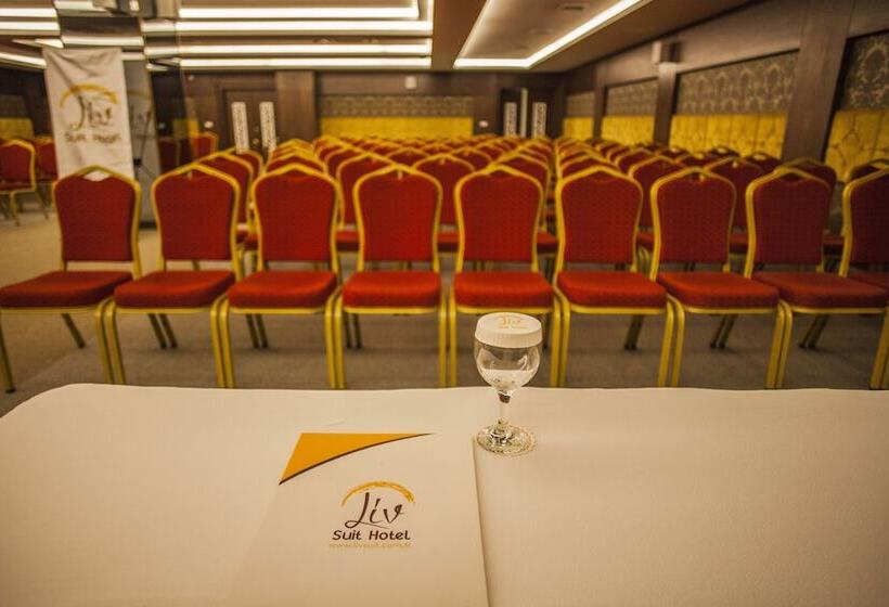 هتل Liv Suit