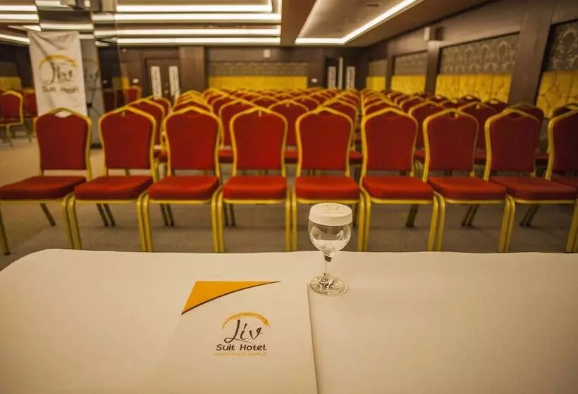 هتل Liv Suit
