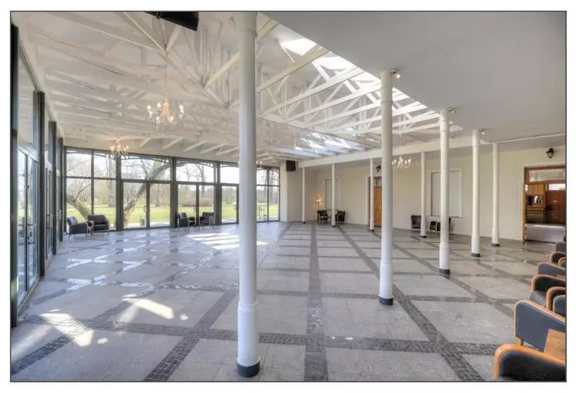 ホテル Folwark łochów