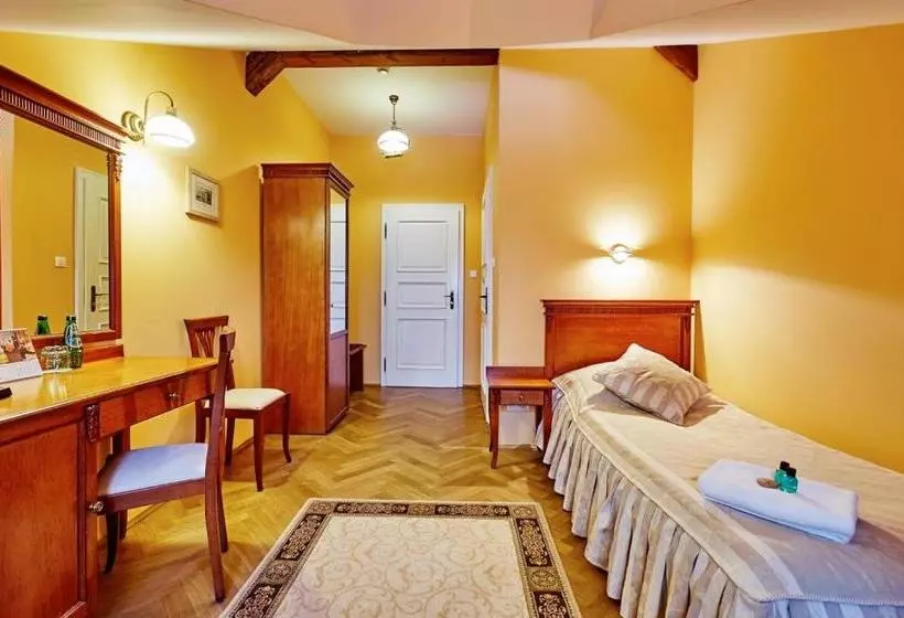 ホテル Folwark łochów