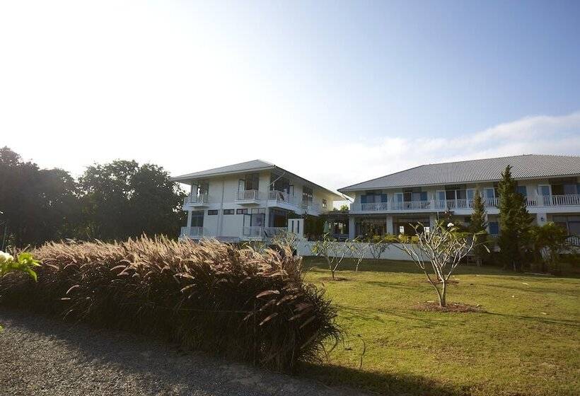 בית מלון כפרי Santosha Health & Lifestyle Resort