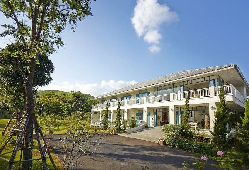 בית מלון כפרי Santosha Health & Lifestyle Resort