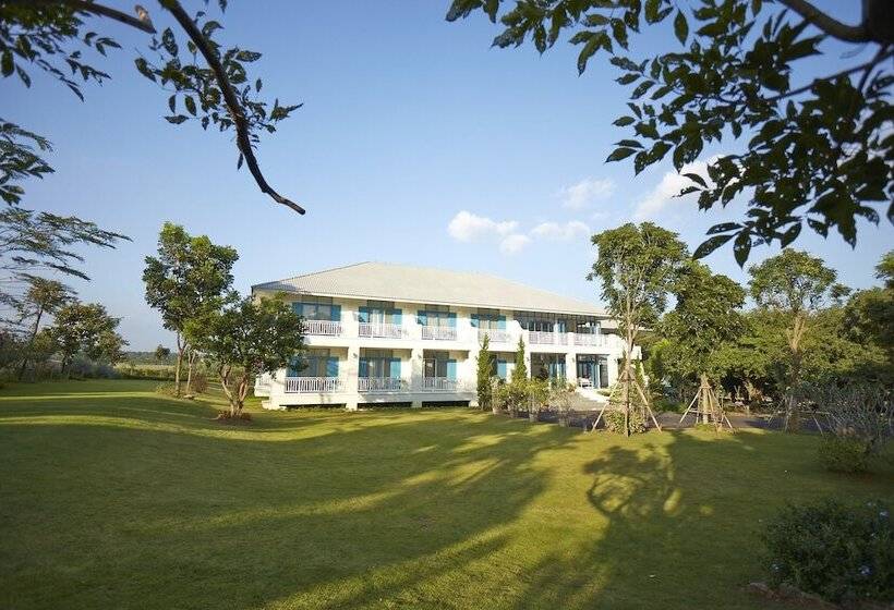 בית מלון כפרי Santosha Health & Lifestyle Resort