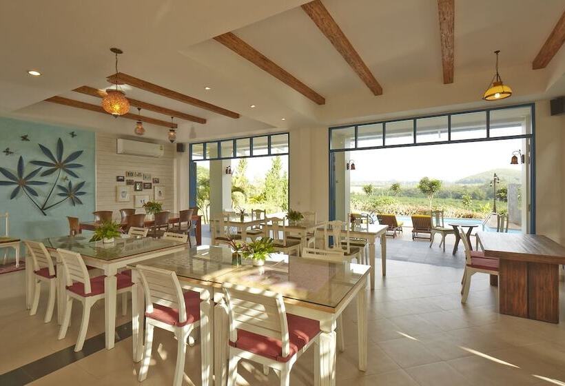 בית מלון כפרי Santosha Health & Lifestyle Resort