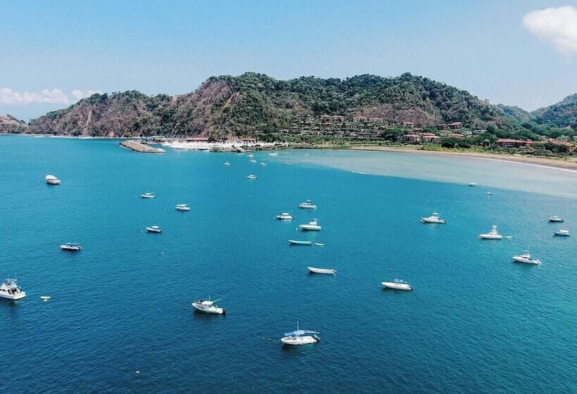 בית מלון כפרי Surf Synergy All Inclusive Surf Retreat