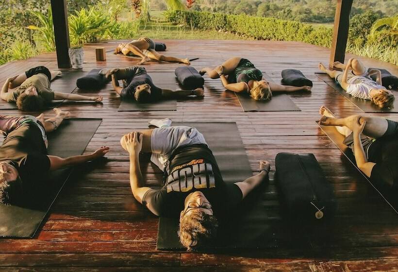 בית מלון כפרי Surf Synergy All Inclusive Surf Retreat