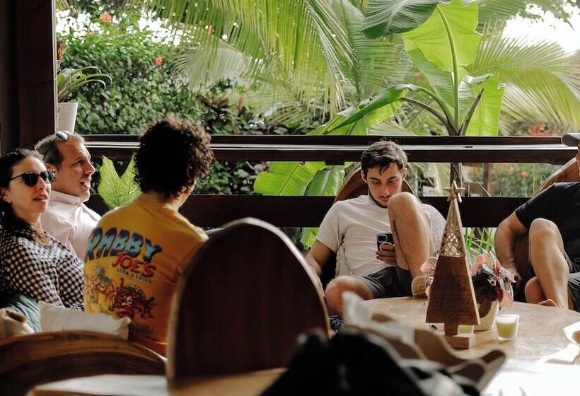 בית מלון כפרי Surf Synergy All Inclusive Surf Retreat