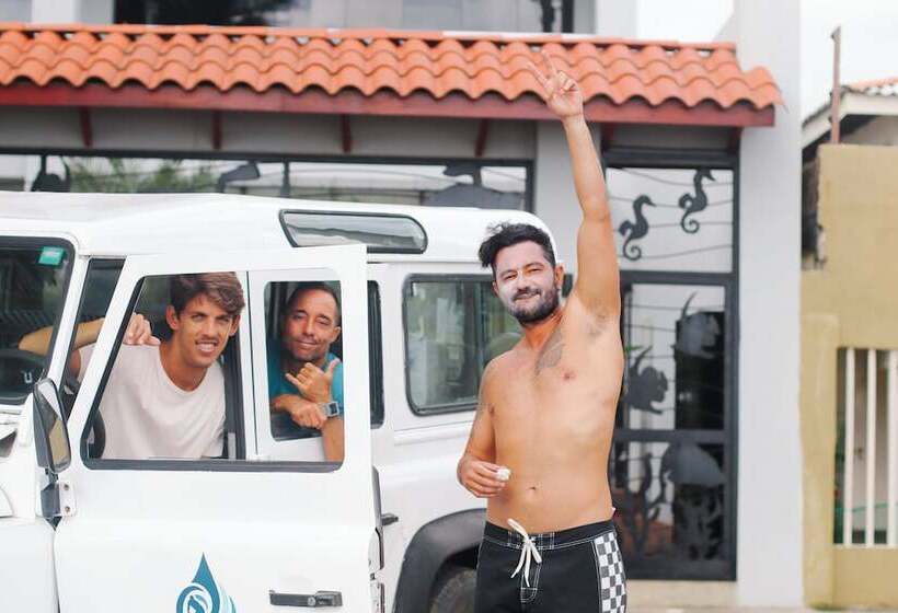 בית מלון כפרי Surf Synergy All Inclusive Surf Retreat