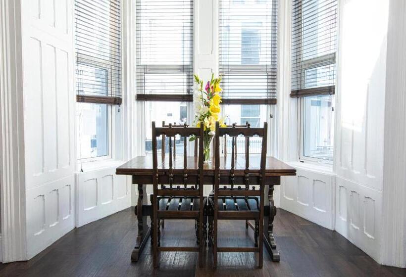 בית מלון כפרי The Grosvenor Plymouth