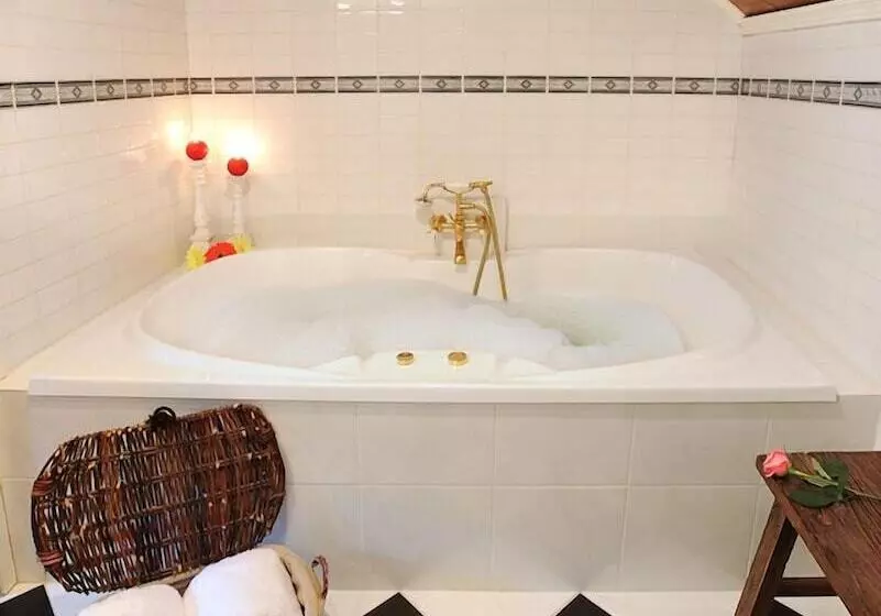 Mary Cards Coach House