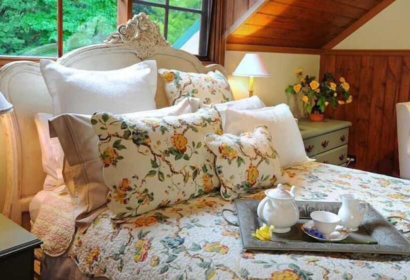 Mary Cards Coach House