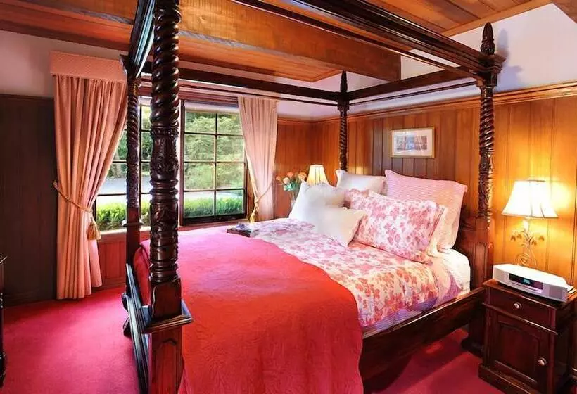 Mary Cards Coach House