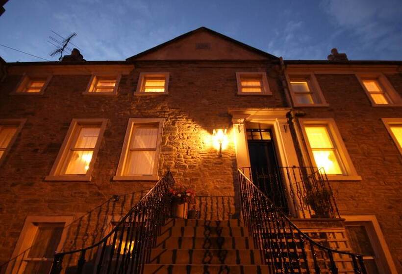 بنسيون Inglestone House Guest House