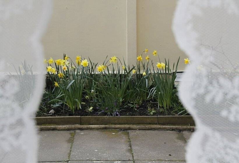 بنسيون Inglestone House Guest House